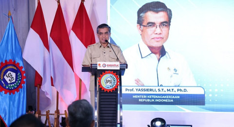 Menaker Ajak Serikat Pekerja Hadapi Disrupsi AI dengan Upskilling